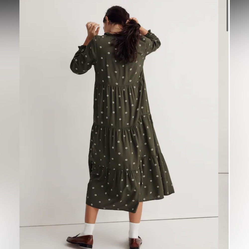 Madewell 
Petite Tie-Neck Tiered Midi Dress in Stardot small - Picture 3 of 7